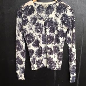 CAMELLIA SWEATER SIZE MEDIUM